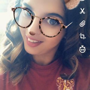 Meet your Posher, Iris